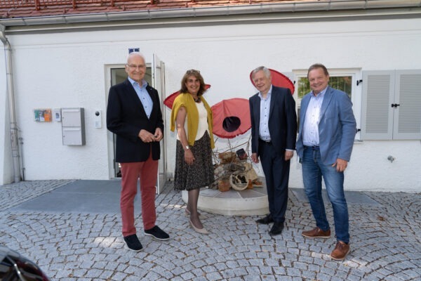 Karl Freller, Edmund Stoiber und Martin Bachhuber im Erinnerungsort BADEHAUS