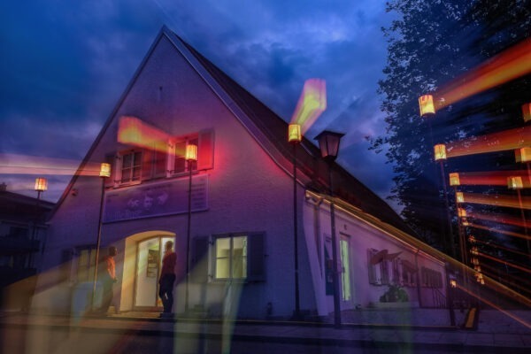 Leuchtenfeld BADEHAUS Copyright Helga Orterer