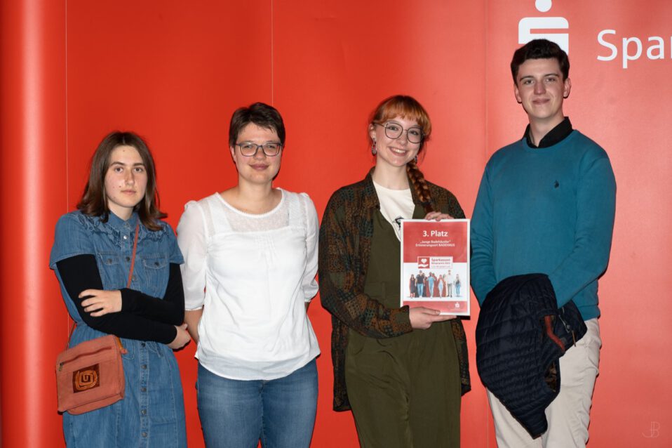 Jungen Badehäusler werden mit dem Sparkassen-Bürgerpreis ausgezeichnet