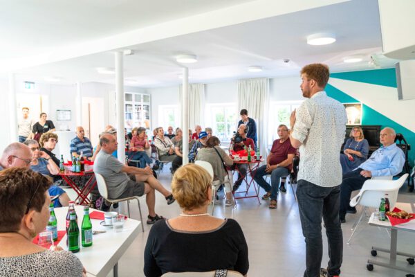 Besuch Bricha Gruppe Erinnerungsort BADEHAUS